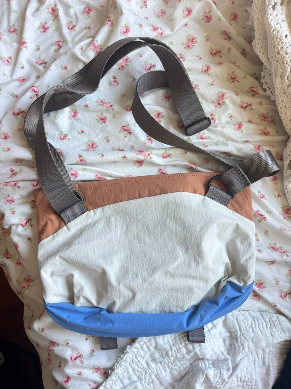 Bellroy Cinch Mini Messenger Bag tri color excellent condition utility gorpcore